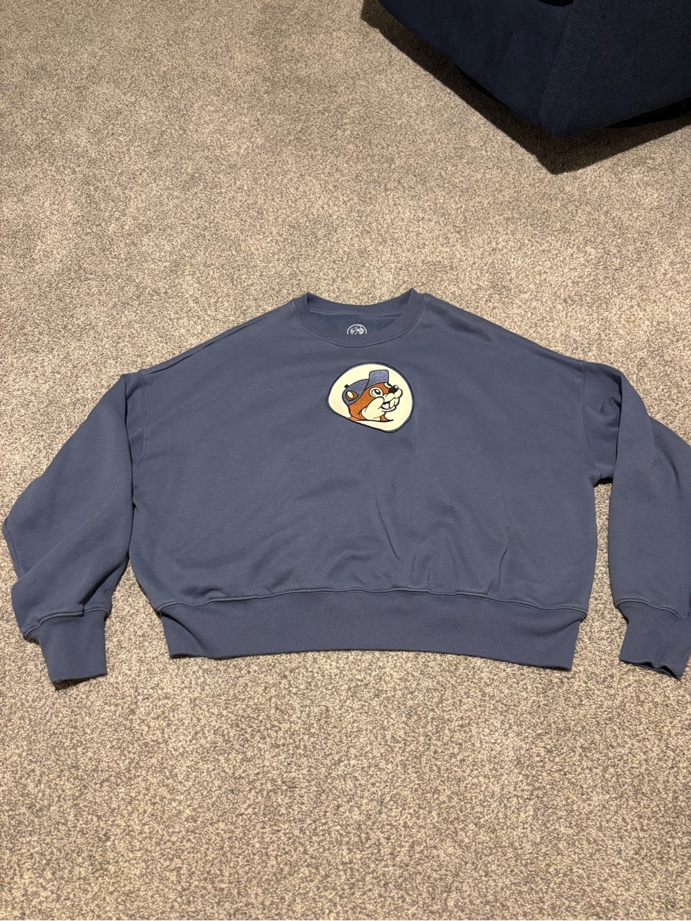 Buc-ee’s Women’s Blue Crewneck Sweatshirt with Patch (L)